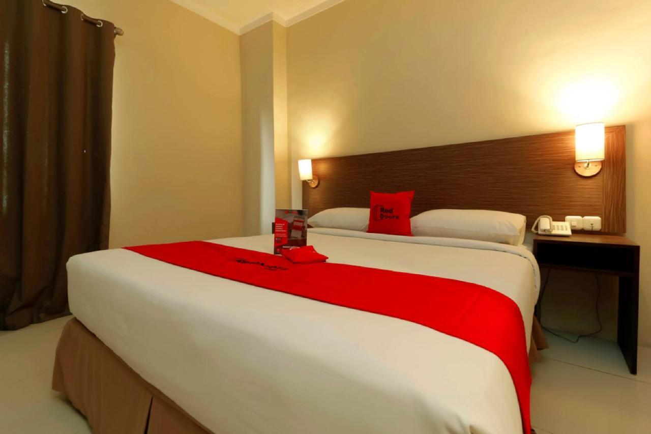 Reddoorz Plus Near Pantai Losari Макасар Екстер'єр фото