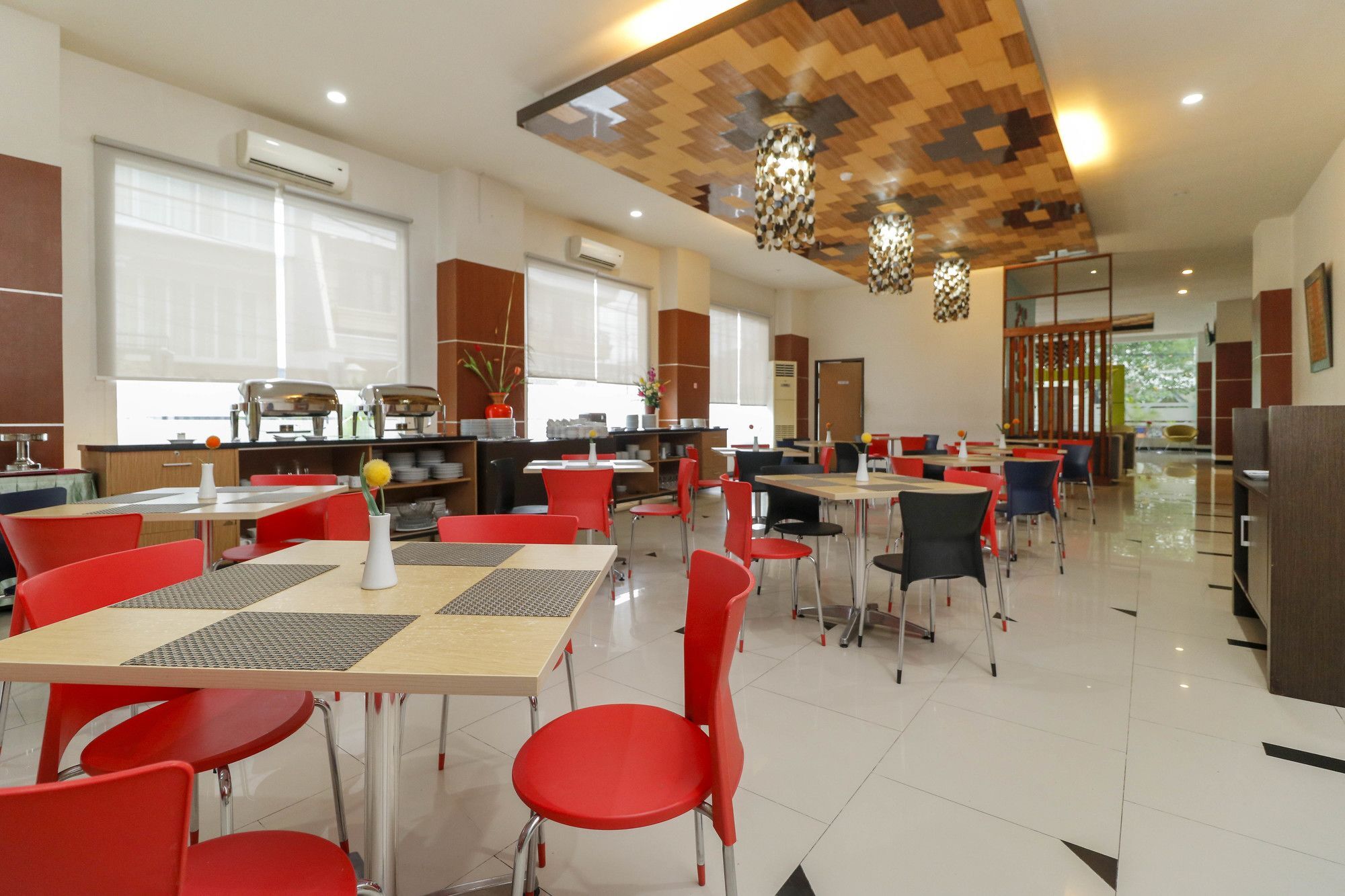 Reddoorz Plus Near Pantai Losari Макасар Екстер'єр фото