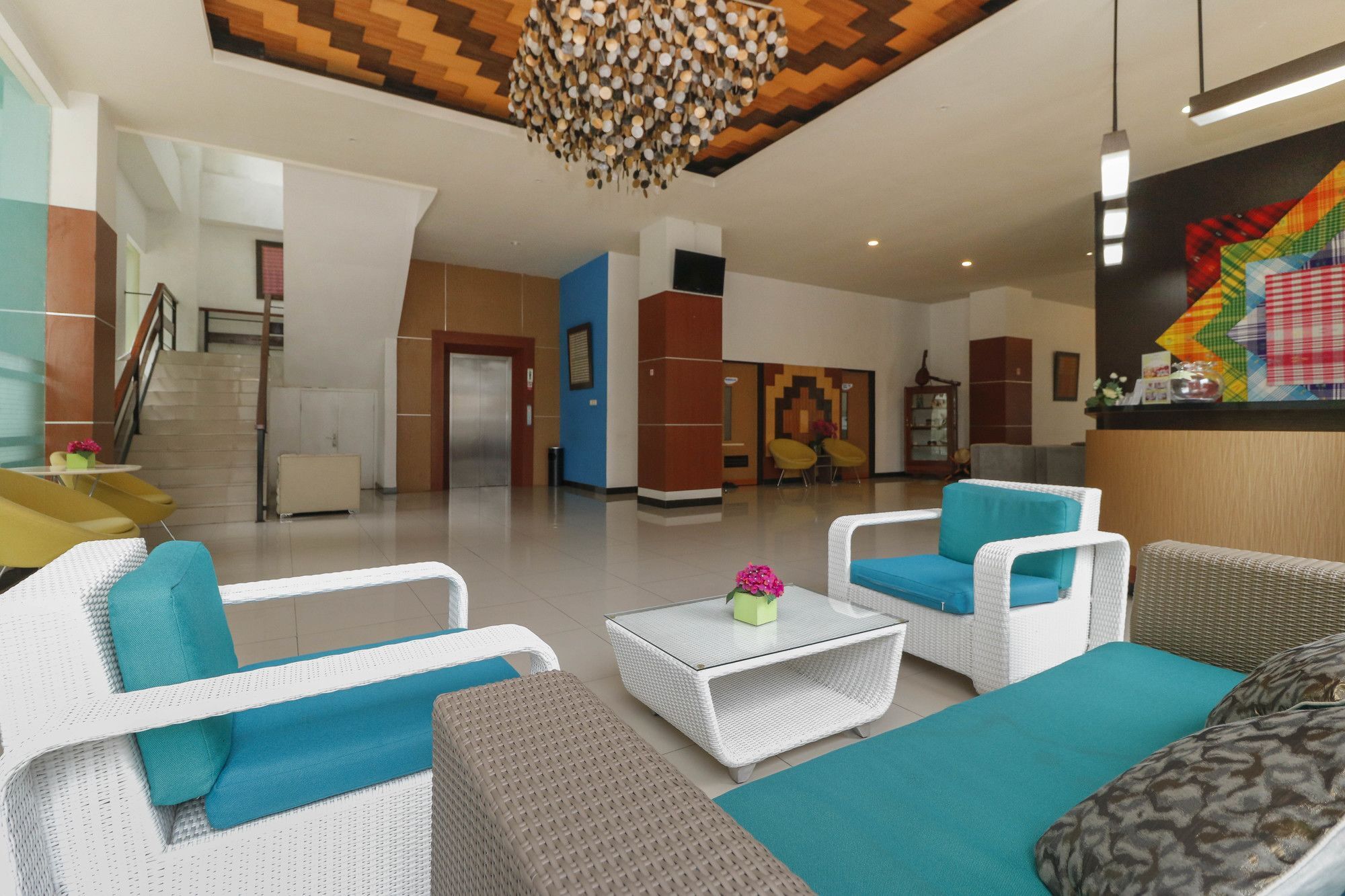Reddoorz Plus Near Pantai Losari Макасар Екстер'єр фото