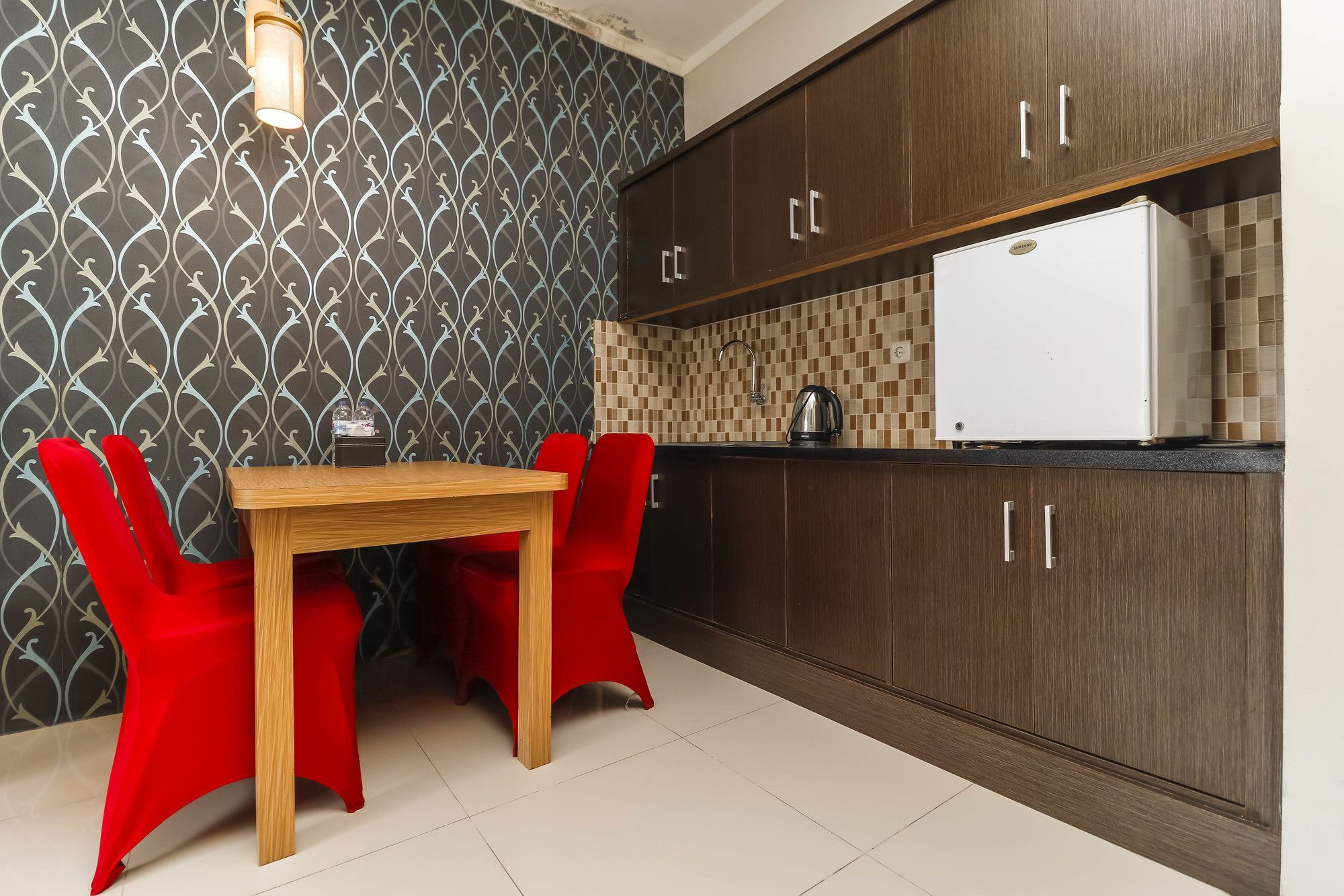 Reddoorz Plus Near Pantai Losari Макасар Екстер'єр фото