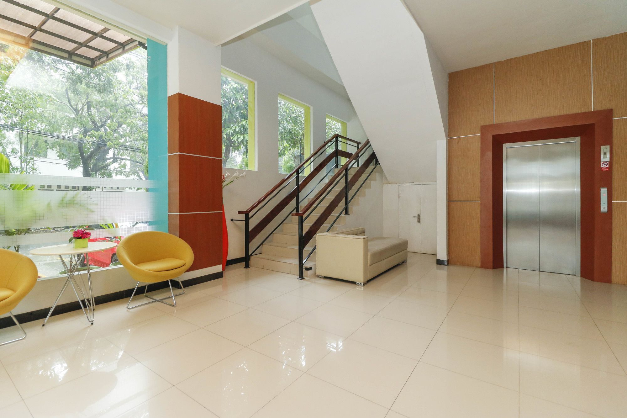 Reddoorz Plus Near Pantai Losari Макасар Екстер'єр фото