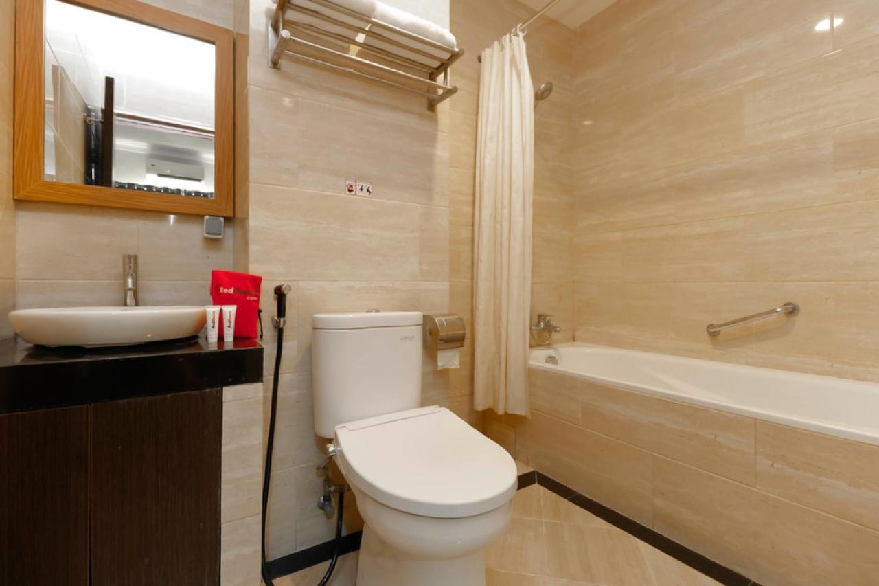 Reddoorz Plus Near Pantai Losari Макасар Екстер'єр фото